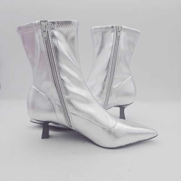 Abound Erinn Silver Metallic Pointy-Toe Kitten Heel Boots NWOB Size 8 - Picture 3 of 12